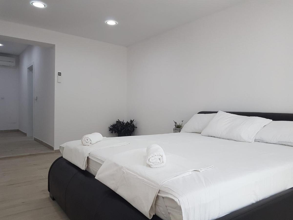 Rooms Lanterna Metajna Exterior foto